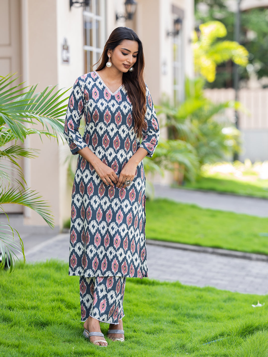 Ethnic Motifs Printed Straight Kurta with Trousers-SULEKHA