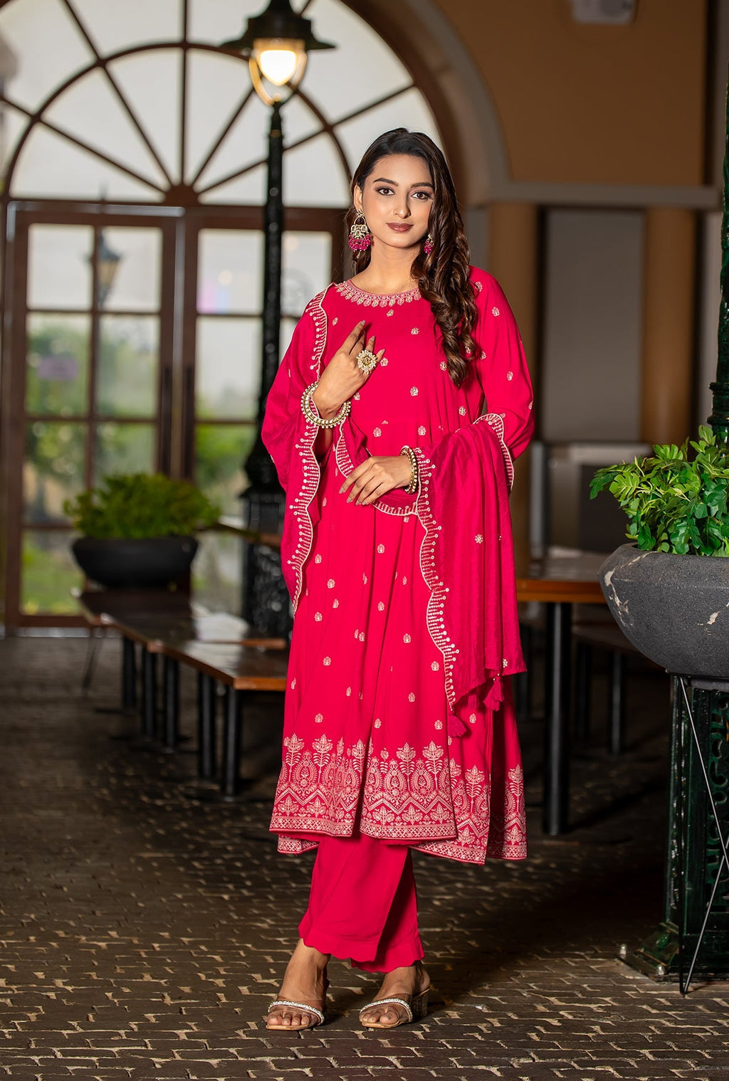 Women Printed Regular Kurta with Trousers & With Dupatta-TYOHAR