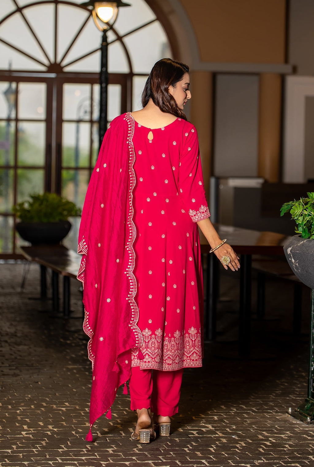 Women Printed Regular Kurta with Trousers & With Dupatta-TYOHAR
