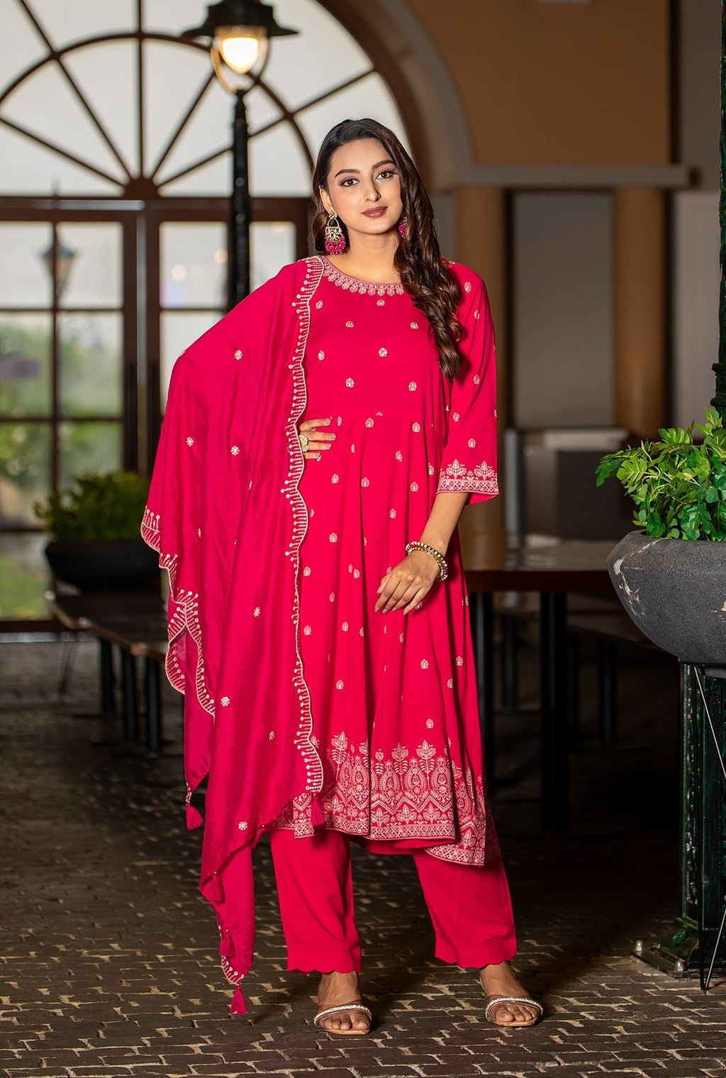 Women Printed Regular Kurta with Trousers & With Dupatta-TYOHAR