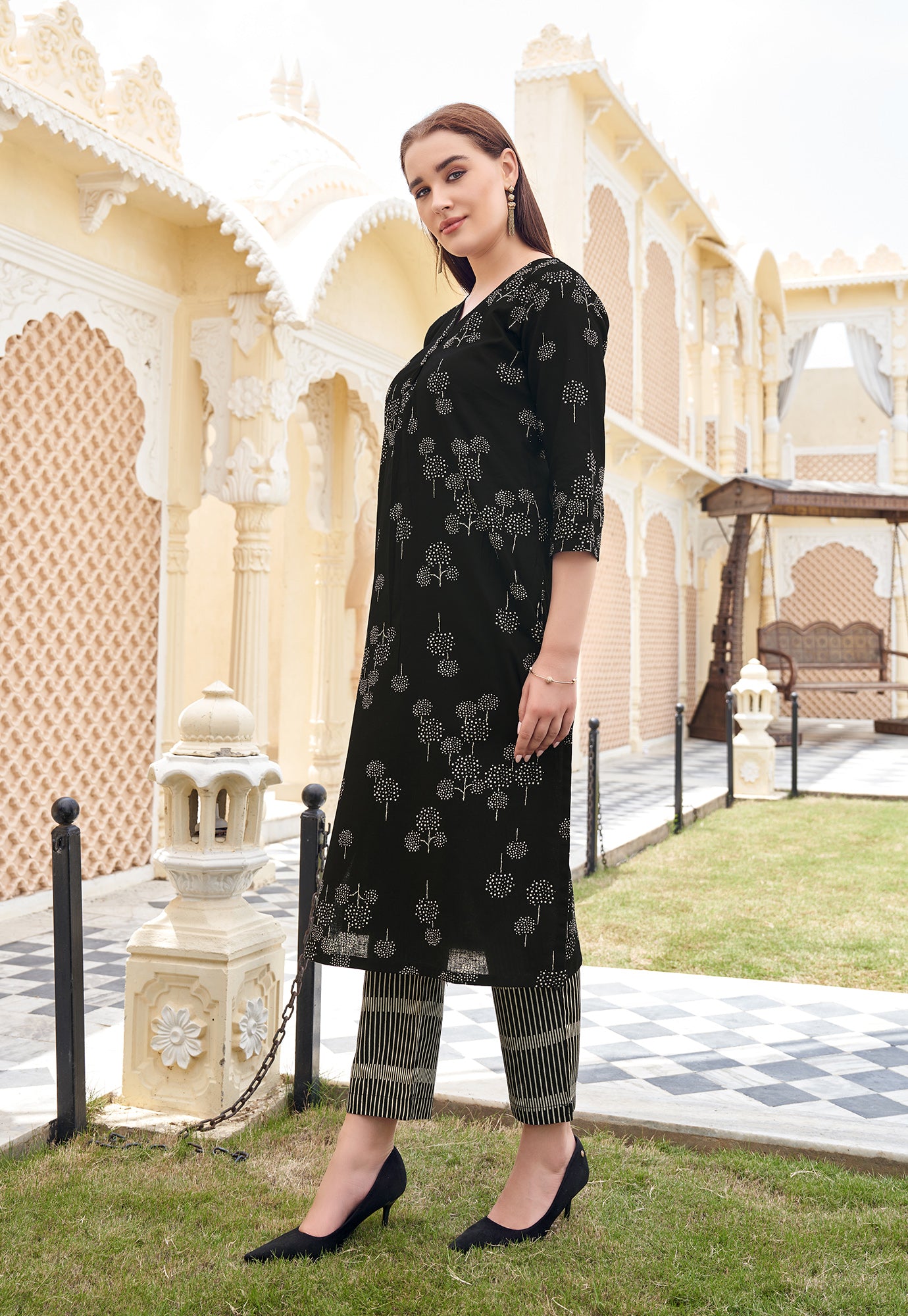 Ethnic Motifs Printed V-Neck Straight Kurta with Trousers-FLORAL STYLE