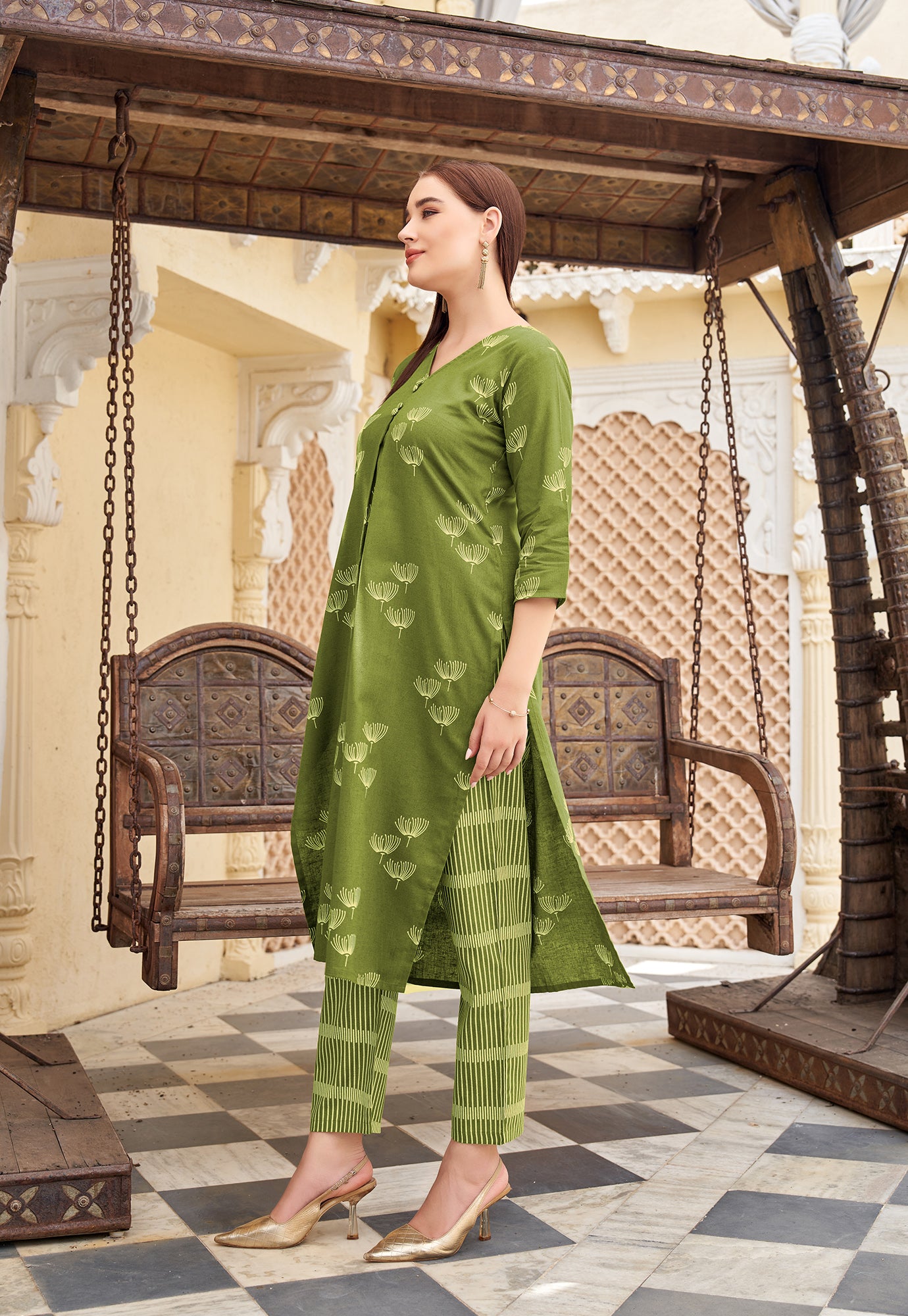 Ethnic Motifs Printed V-Neck Straight Kurta with Trousers-FLORAL STYLE