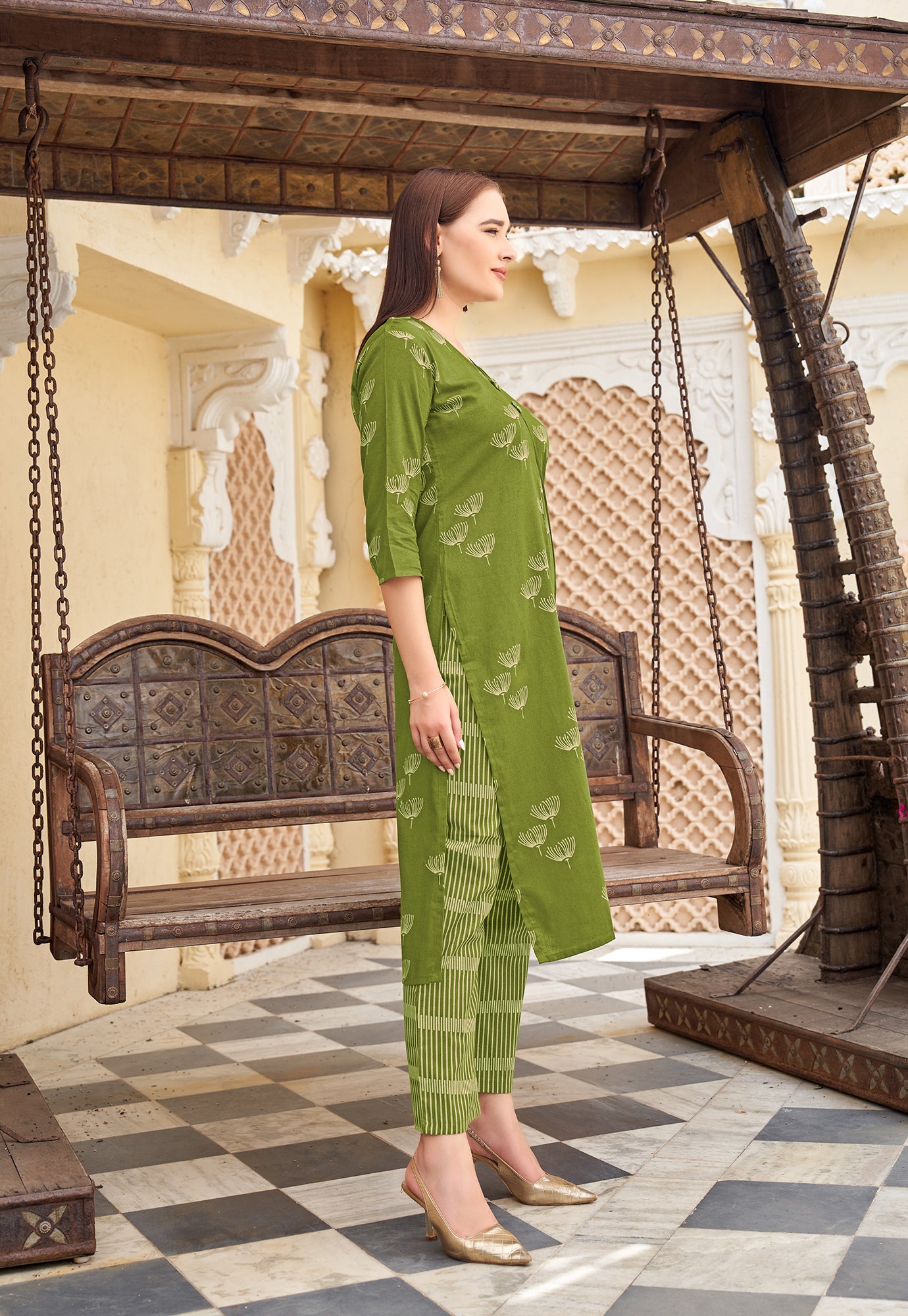 Ethnic Motifs Printed V-Neck Straight Kurta with Trousers-FLORAL STYLE
