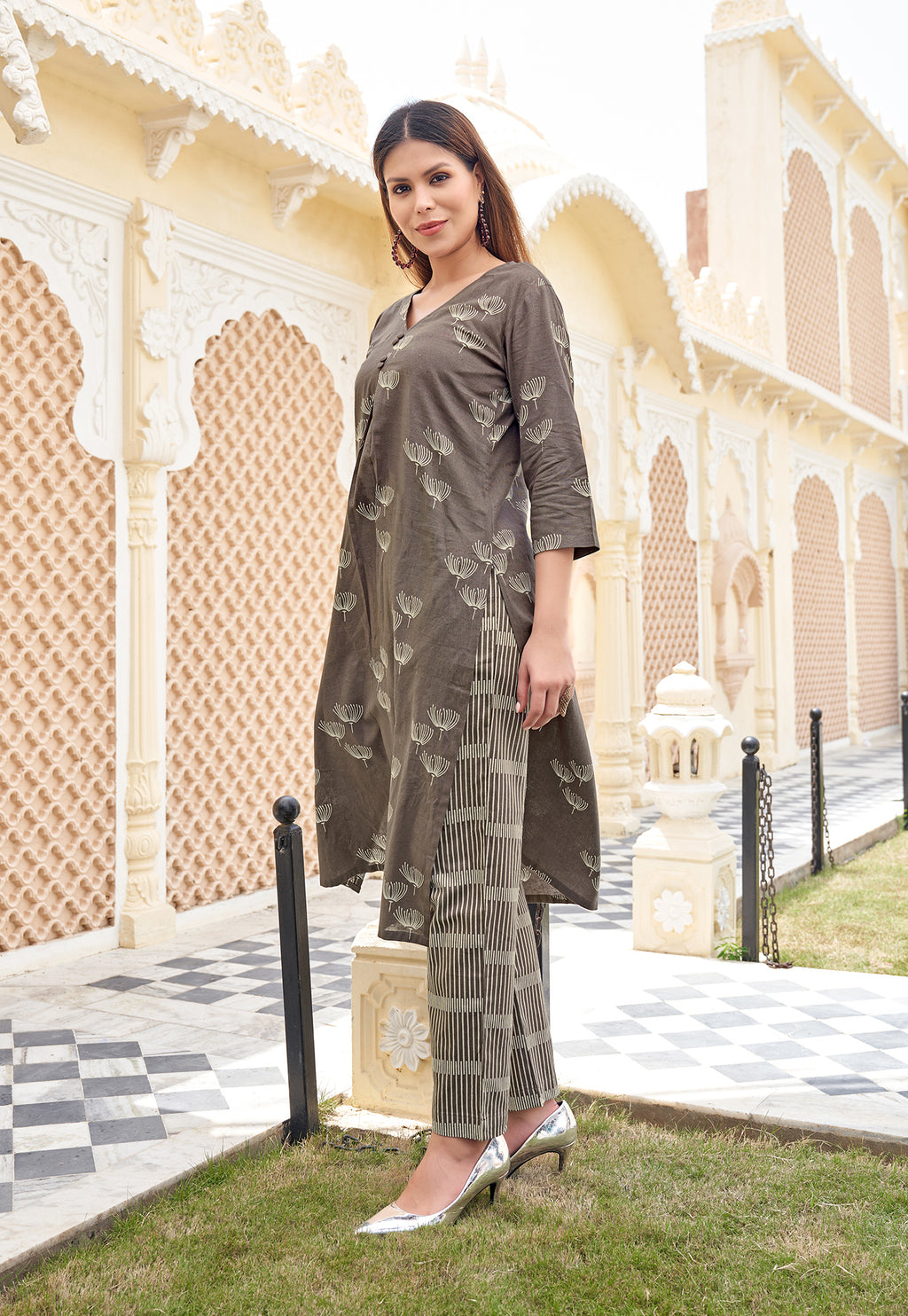 Ethnic Motifs Printed V-Neck Straight Kurta with Trousers-FLORAL STYLE