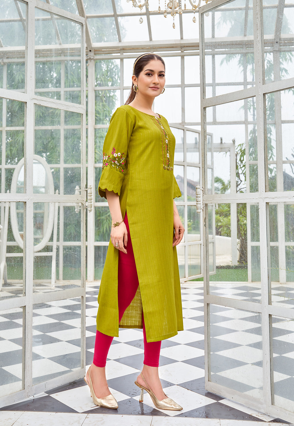 Floral Embroidered Flared Sleeves Thread Work Thread Work Kurti-ZAREENA