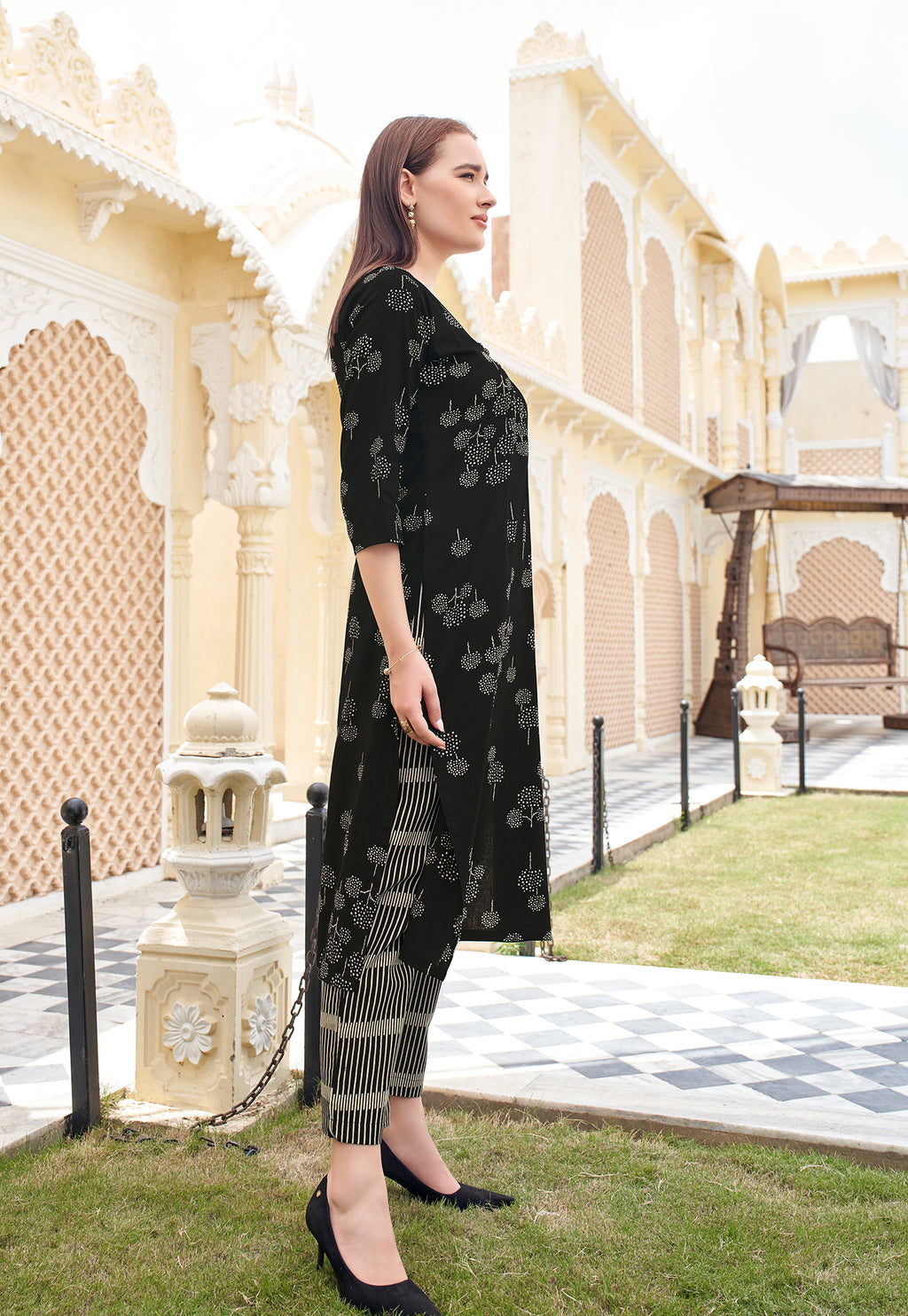 Ethnic Motifs Printed V-Neck Straight Kurta with Trousers-FLORAL STYLE