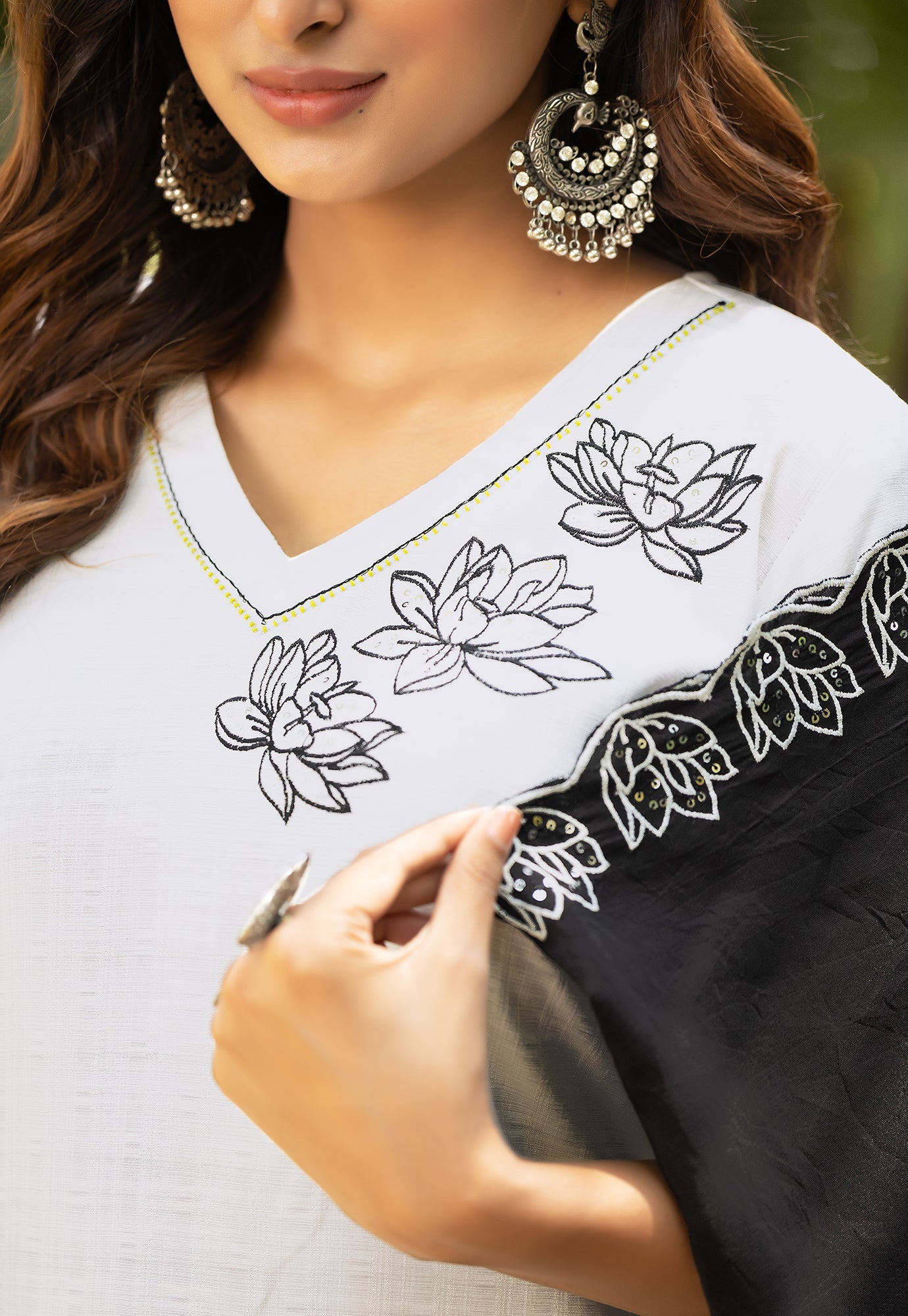 Women Thread & Hand work Viscose weaving Kurta With Trouser & Dupatta-ELITE