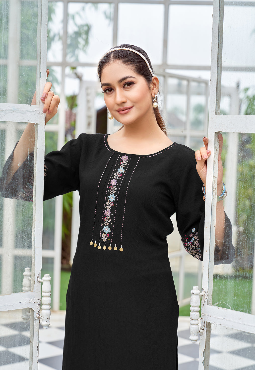 Floral Embroidered Flared Sleeves Thread Work Thread Work Kurti-ZAREENA