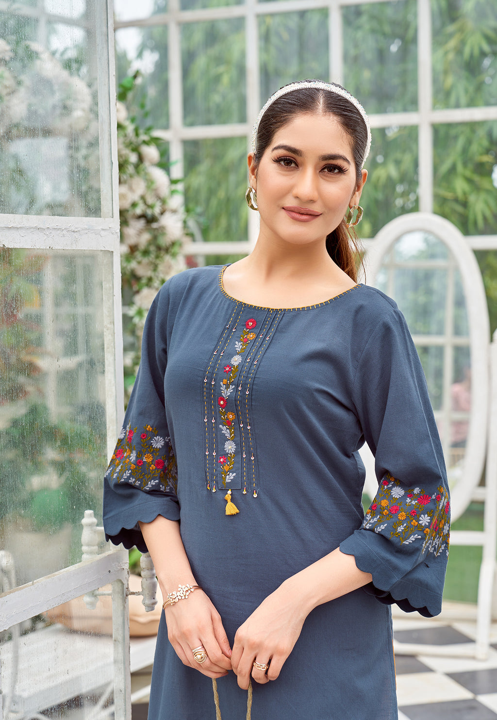 Floral Embroidered Flared Sleeves Thread Work Thread Work Kurti-ZAREENA