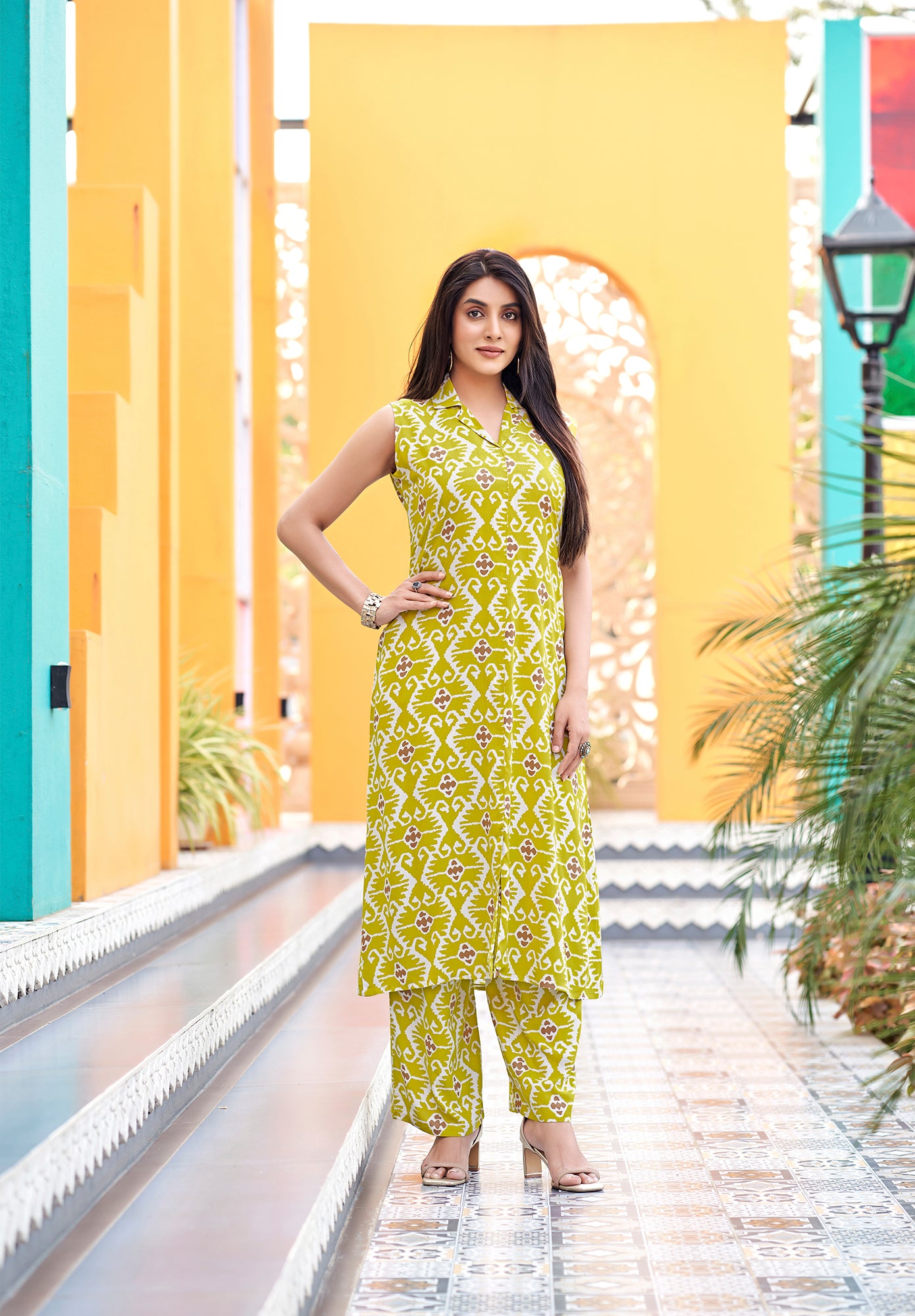 Floral Printed Shirt Collar Straight Kurta With Palazzos-SAMIKSHA