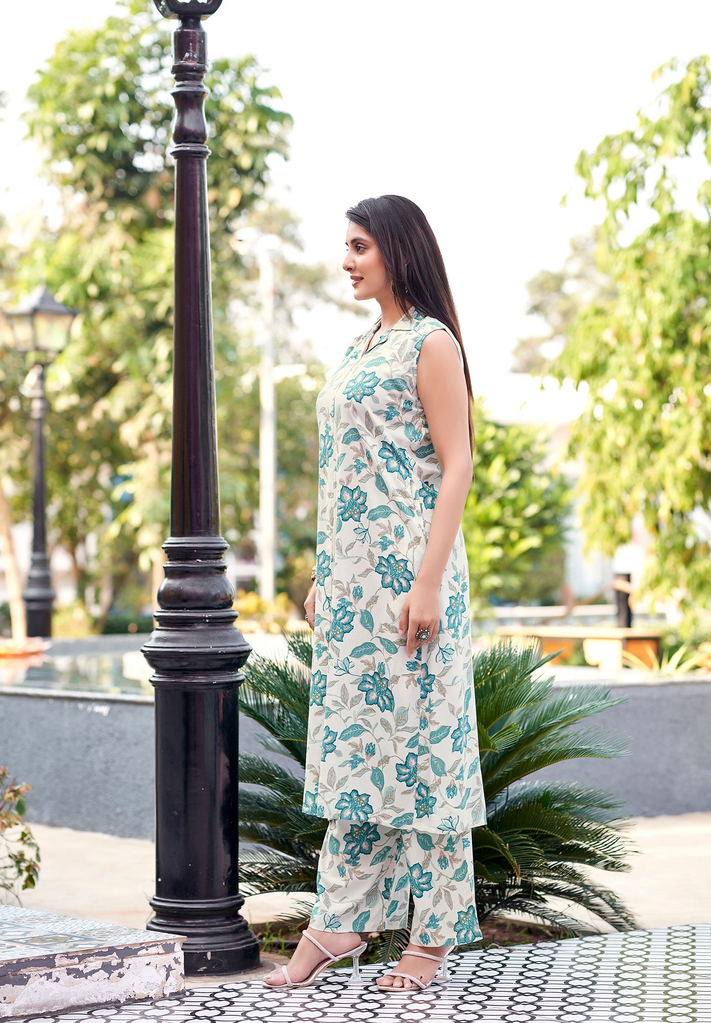 Floral Printed Shirt Collar Straight Kurta With Palazzos-SAMIKSHA