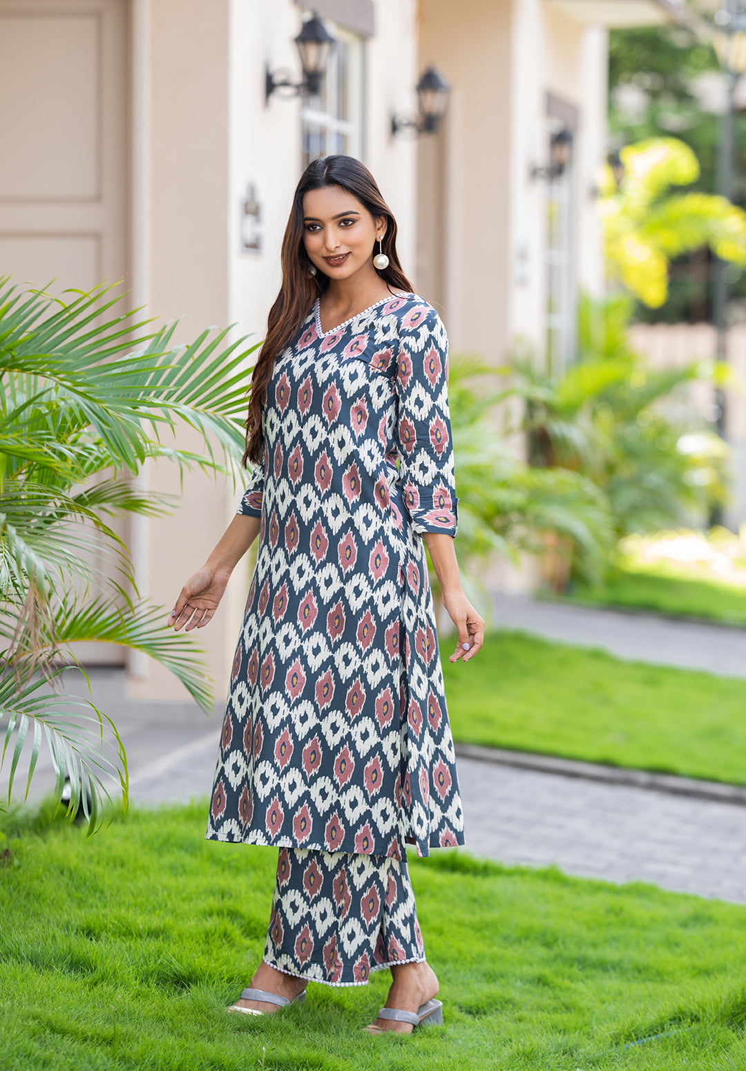 Ethnic Motifs Printed Straight Kurta with Trousers-SULEKHA