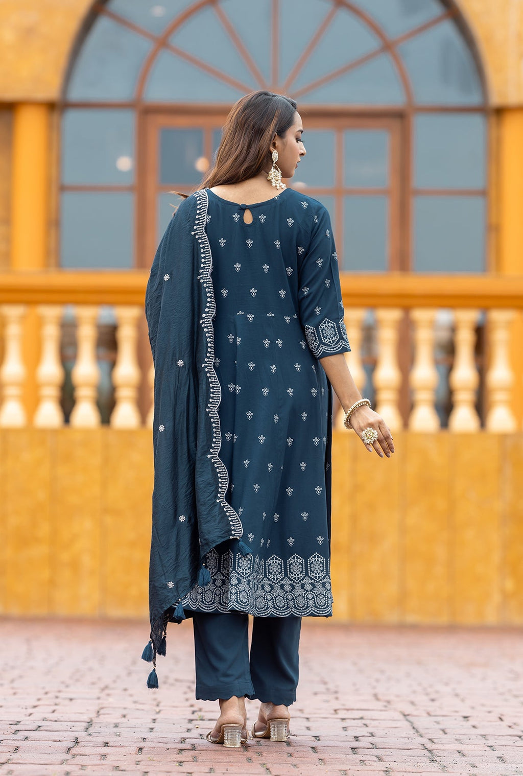 Women Printed Regular Kurta with Trousers & With Dupatta-TYOHAR